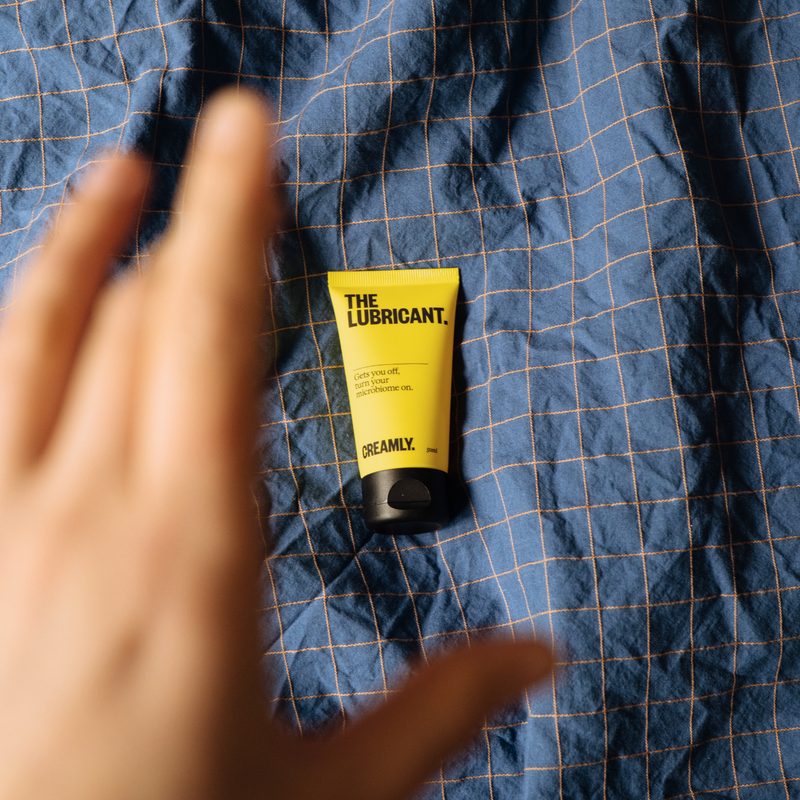 Das Gleitgel auf Wasserbasis.